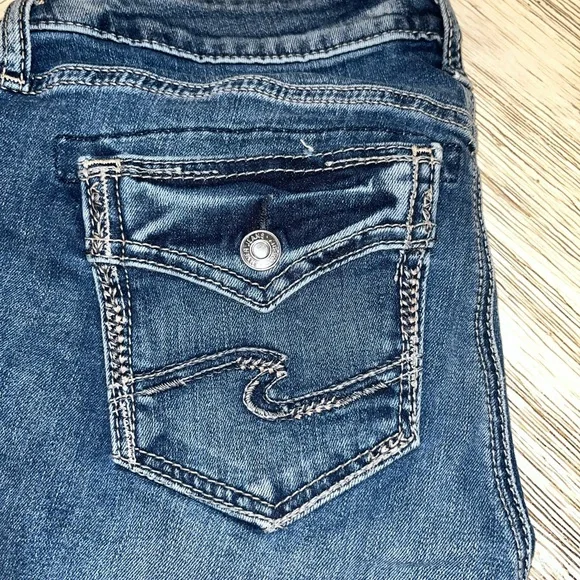 Silver Jeans Women’s Classic Blue Denim Jeans - Picture 6 of 9
